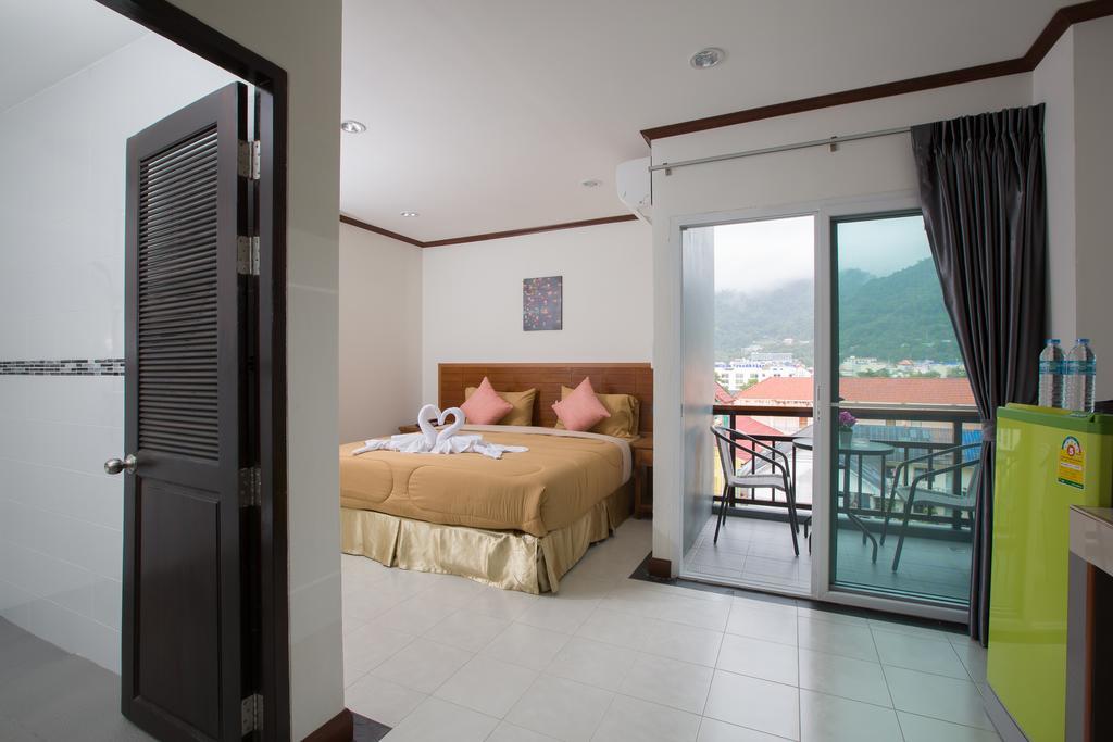 Chusri Hotel Patong Quarto foto