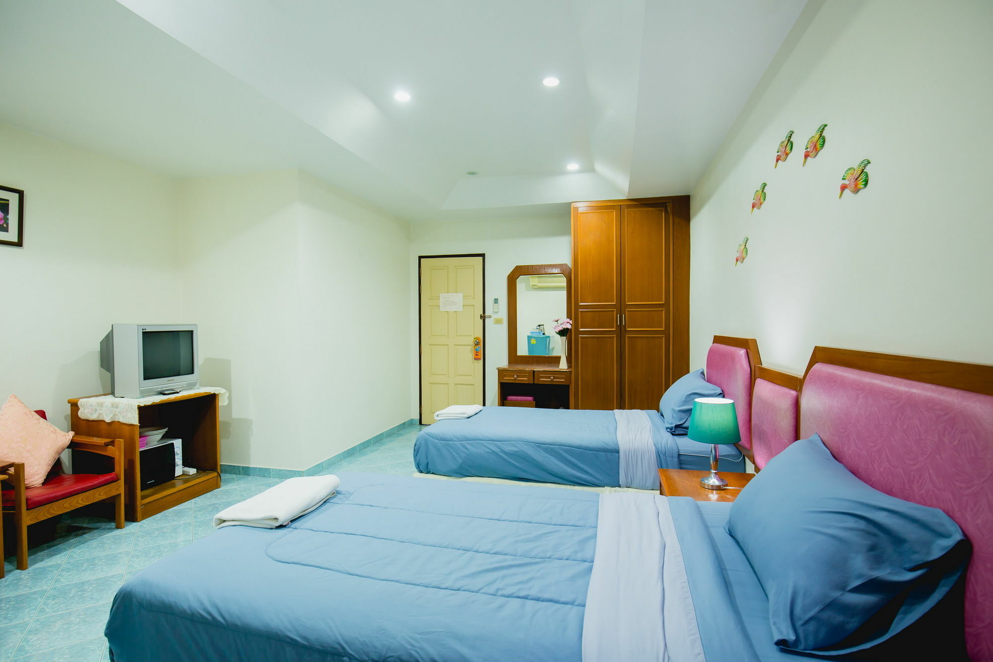 Chusri Hotel Patong Exterior foto