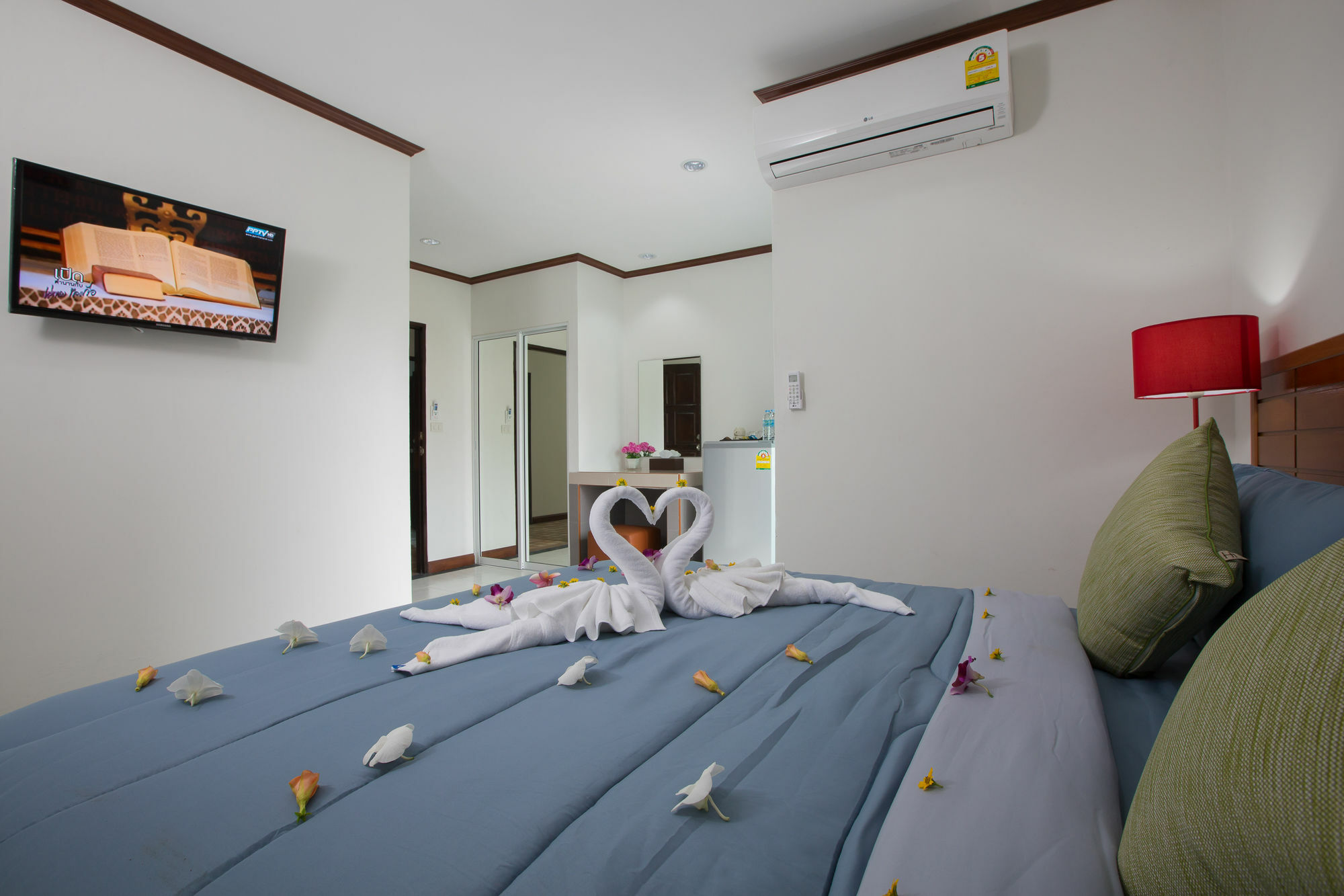 Chusri Hotel Patong Exterior foto